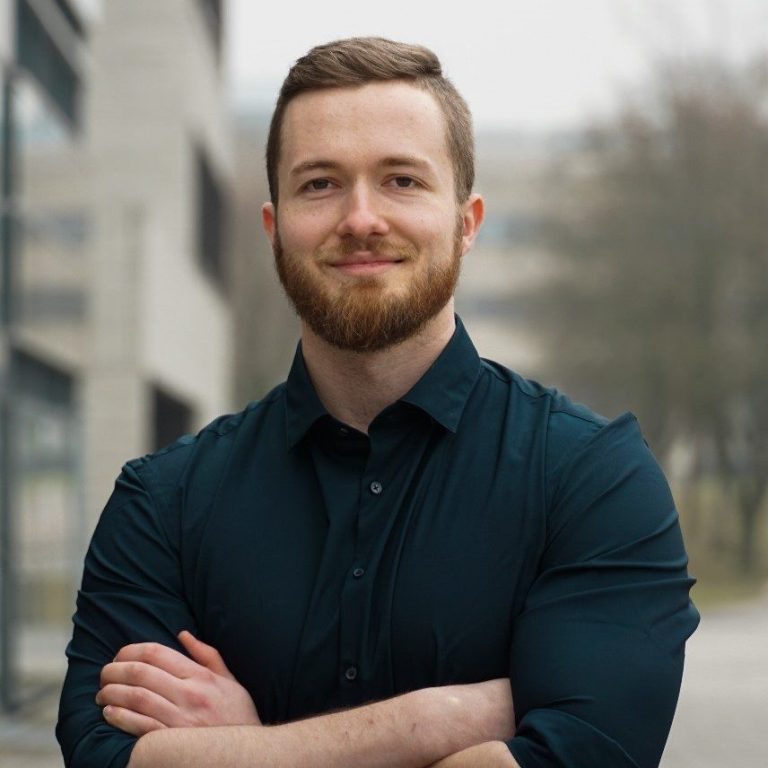Maschinenbauingenieur M.Sc. Roman Gebhard, spezialisiert auf Berechnung, Simulation, Konstruktion und weiteren Ingenieurdienstleistungen.