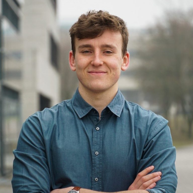 Maschinenbauingenieur Felix Betz. Experte für Produktentwicklung, 3D-Visualisierung, 3D-Druck, Cobots und Automatisierung.